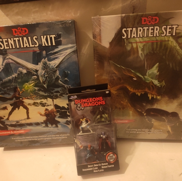 Brand new dungeon and dragon starter kit essentials kit and mini figurines bundl